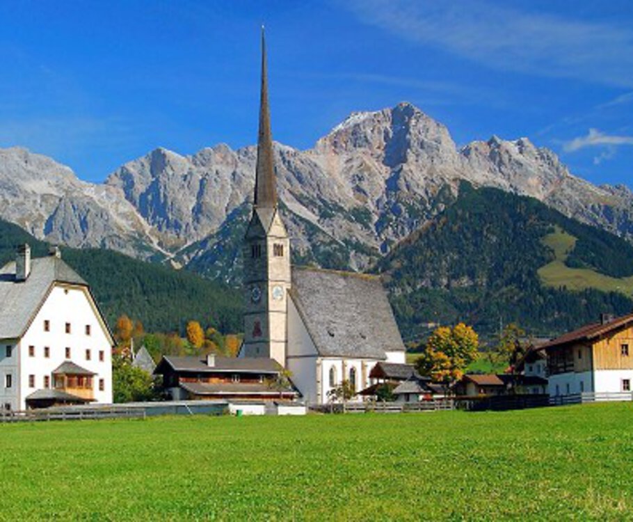 Maria Alm Wallfahrtsort inmitten der Salzburger Bergwelt Maria Alm Wallfahrtsort inmitten der Salzburger Bergwelt