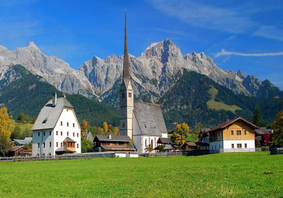Maria Alm Wallfahrtsort inmitten der Salzburger Bergwelt Maria Alm Wallfahrtsort inmitten der Salzburger Bergwelt